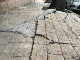 Peatones vs. banquetas rotas en la CDMX: tips para no tropezar con el caos urbano diario