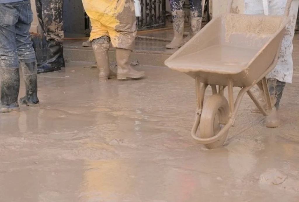 Leptospirosis, tétanos y más: las enfermedades que amenazan a los niños tras las inundaciones y cómo protegerlos