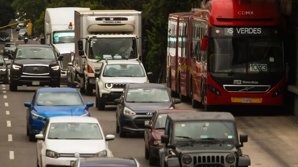 Cambio climático y transporte: cómo CDMX busca limpiar su aire