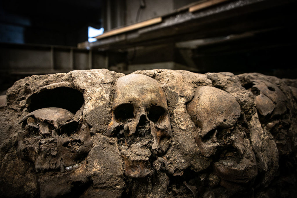 Las ventanas arqueológicas del Centro Histórico: cómo asomarte al pasado prehispánico caminando por Donceles