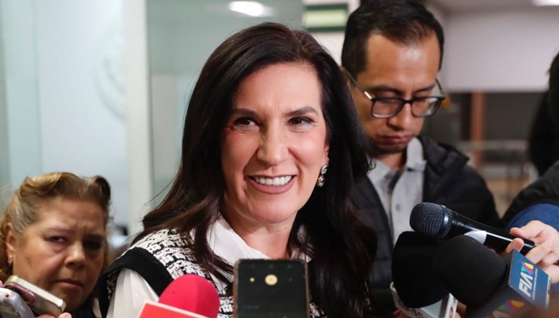 Kenia López Rabadán llama a llevar la Constitución a la vida diaria