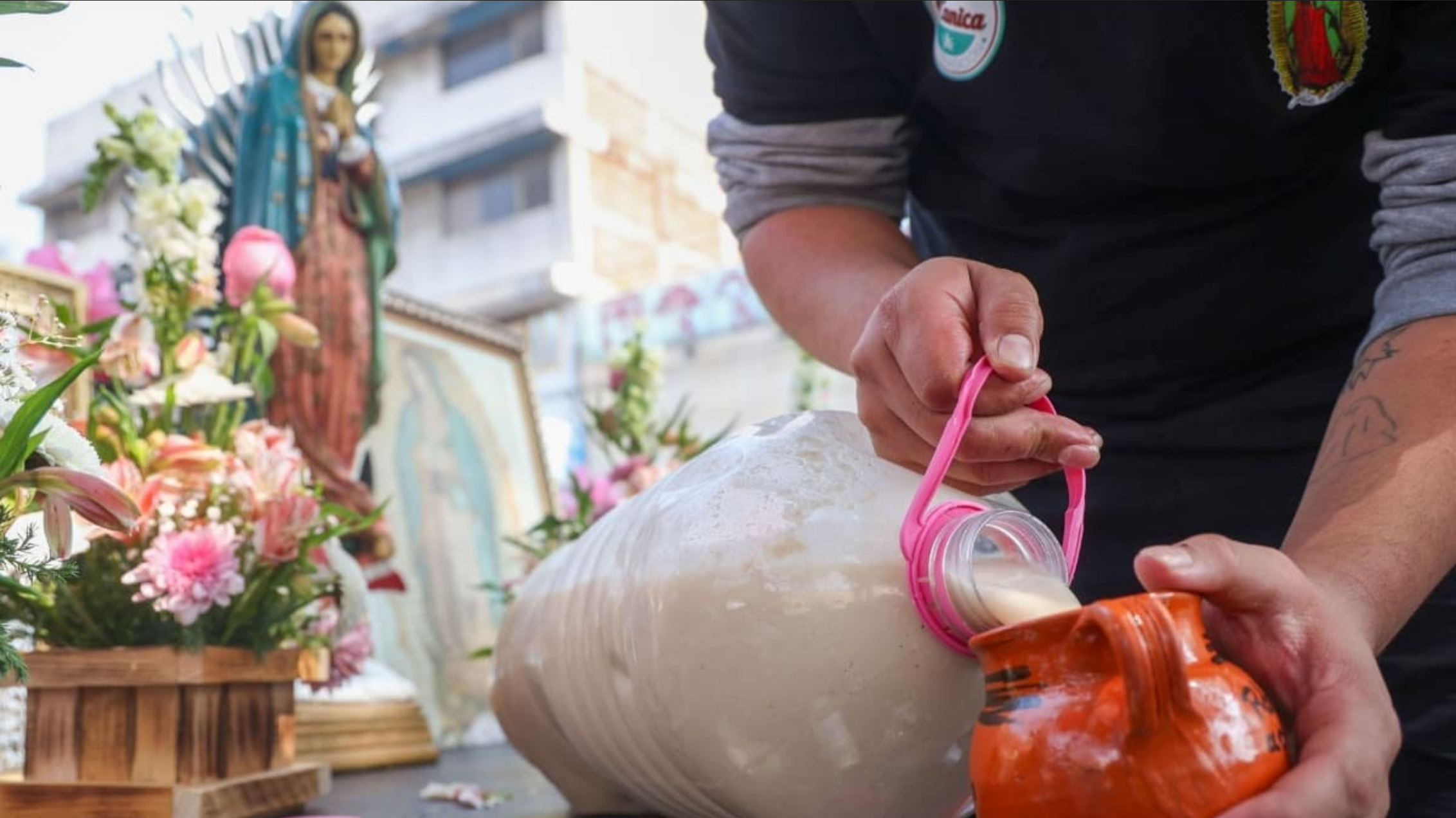 El tianguis del pulque y la cerveza regresa a la CDMX con más de 100 curados