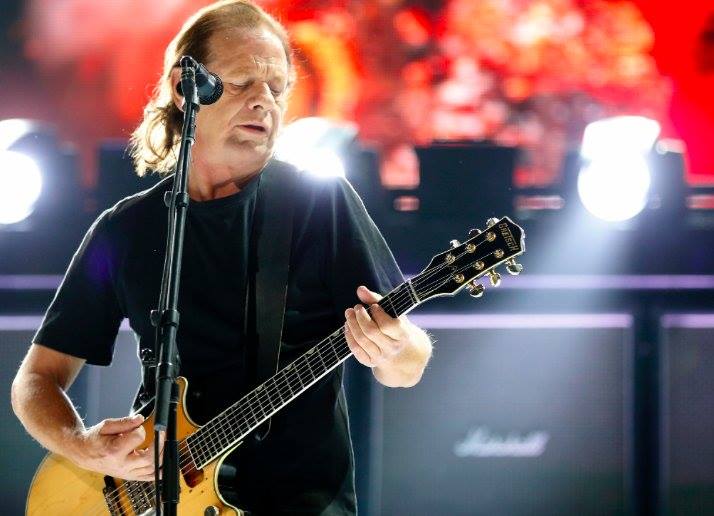 Preocupa salud de Stevie Young en plena gira: ¿AC/DC mantiene sus conciertos programados?